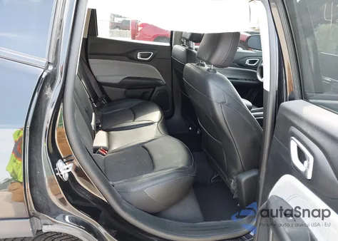 2022 Jeep Compass Latitude 4X4 z USA, uszkodzony, nr VIN 3C4NJDBB5NT207485